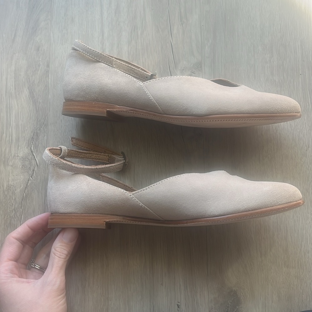 Charleston Shoe Company Taupe Suede Flats NWOT - Picture 3 of 9